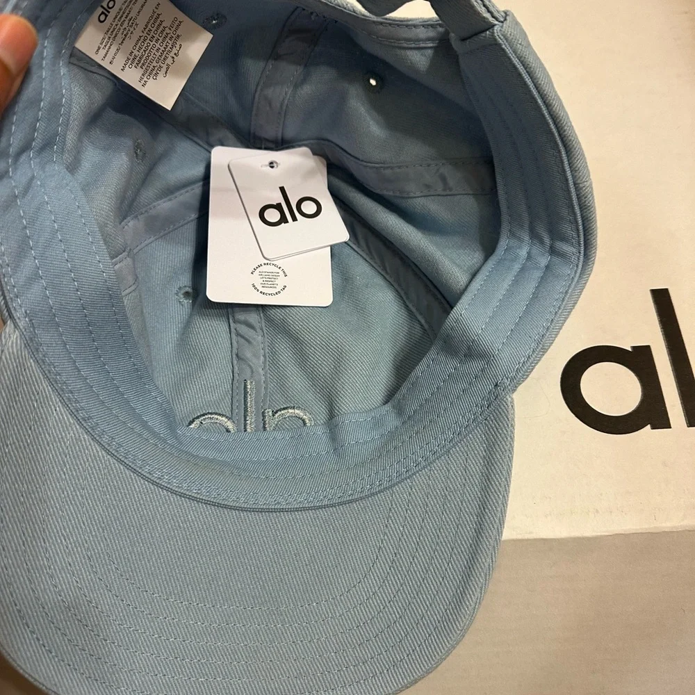 ALO Yoga rare light blue denim Off-Duty Cap NWT - Picture 3 of 5